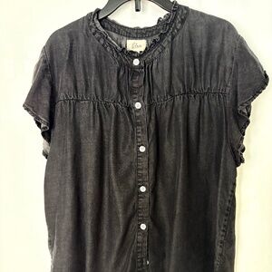 ELAN short sleeved Chambray Ruched Shirt sz M